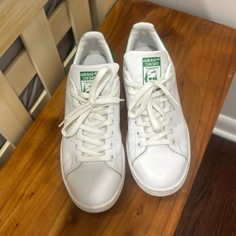 EUC Size 9 Women’s Adidas Sneakers